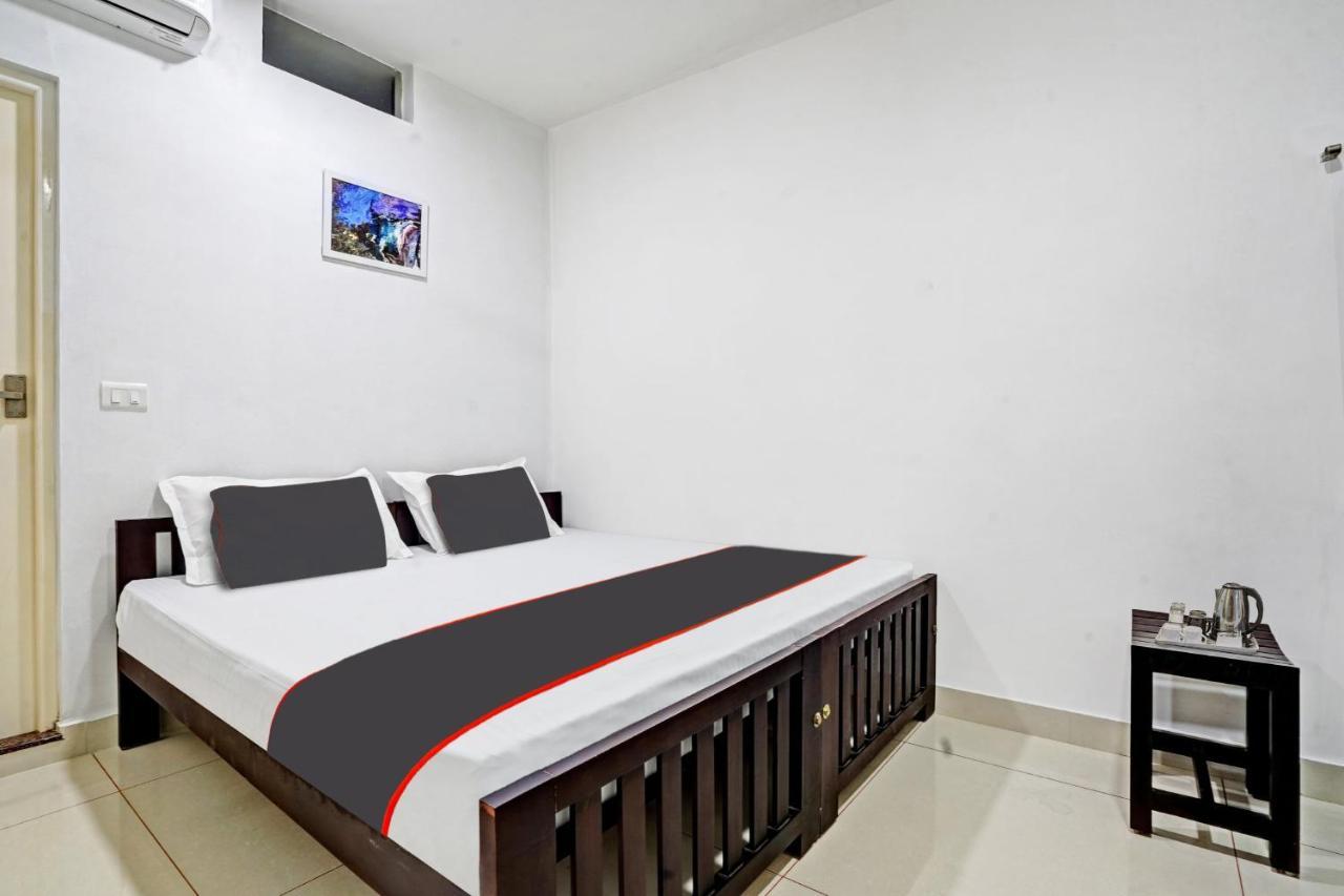 Collection O White House Pearl Hotell Kochi Exteriör bild