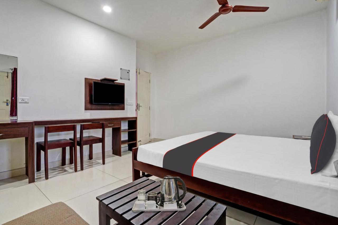 Collection O White House Pearl Hotell Kochi Exteriör bild