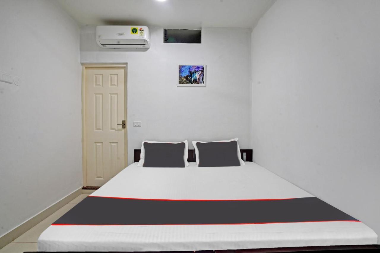 Collection O White House Pearl Hotell Kochi Exteriör bild