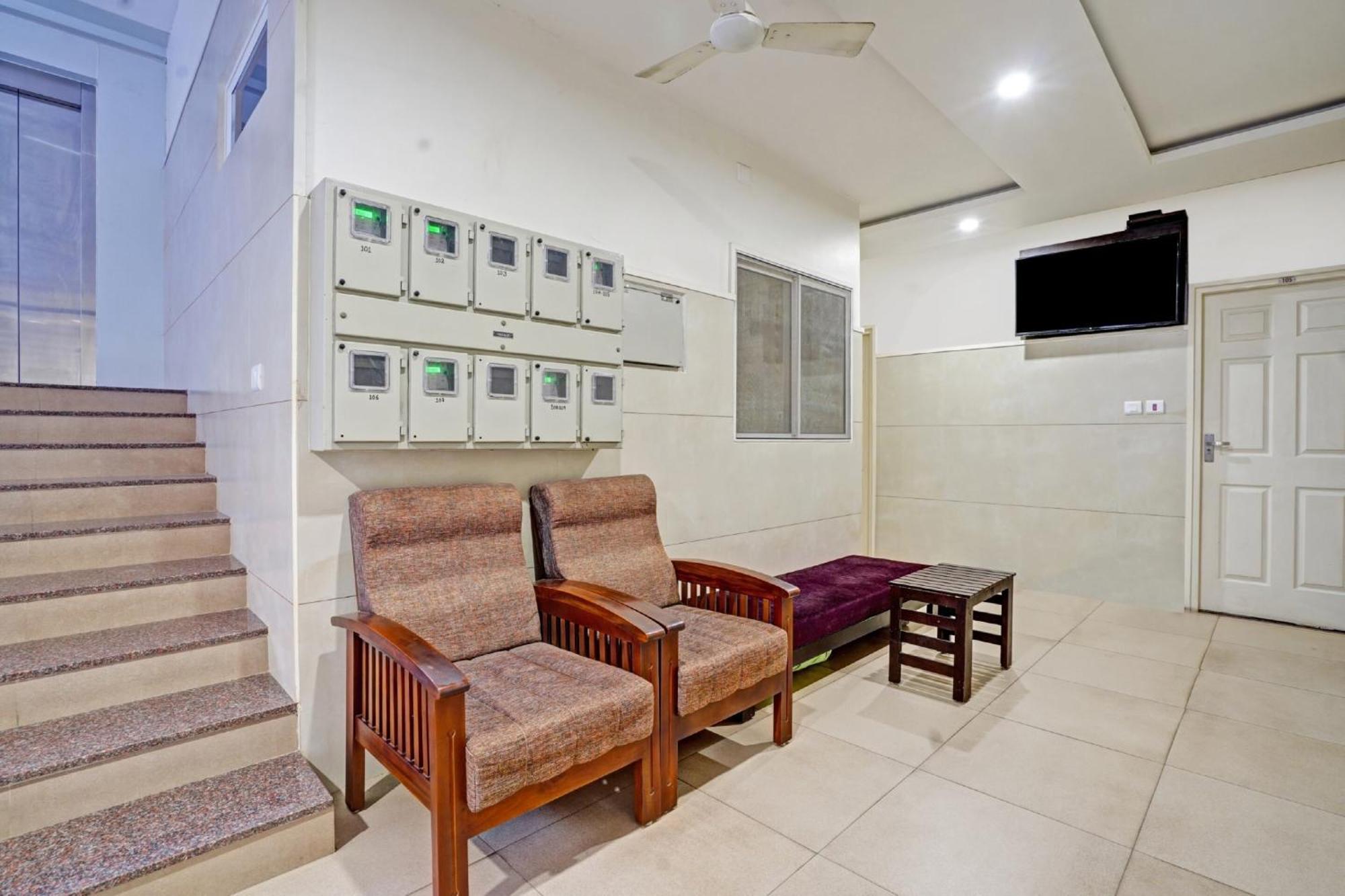 Collection O White House Pearl Hotell Kochi Exteriör bild