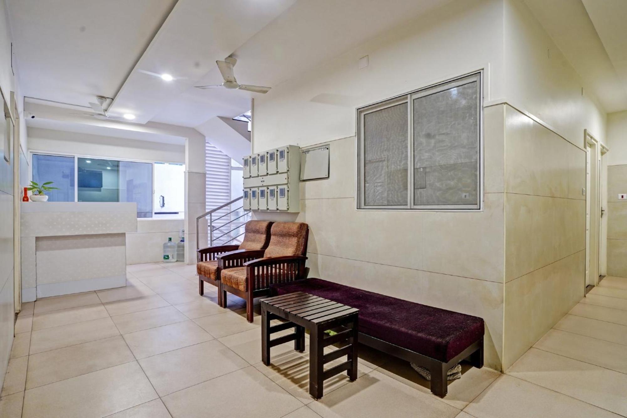 Collection O White House Pearl Hotell Kochi Exteriör bild
